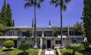 Charmante, gerenoveerde villa in Mediterrane stijl, op een groot perceel met zeezicht, te koop in Benahavis - Marbella 14151 