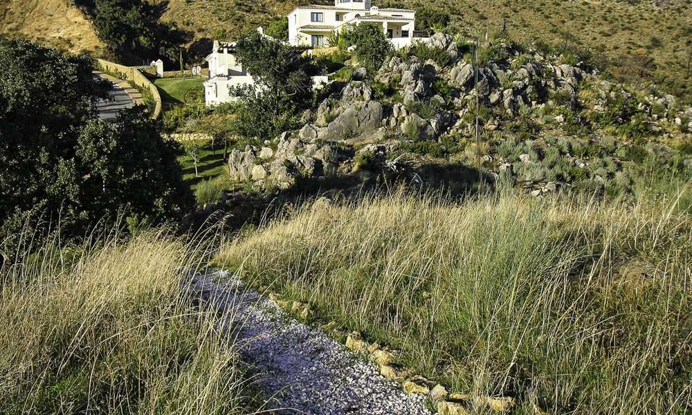 Te koop: klassieke villa met panoramisch zeezicht en gastenverblijf, in een wereldklasse golfresort te Benahavis - Marbella 14161