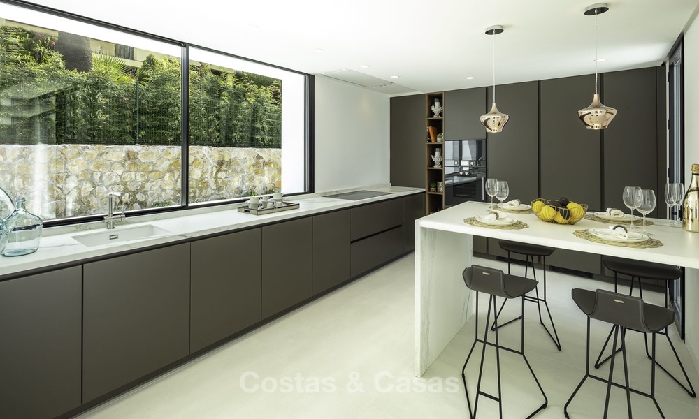 Prachtige volledig gerenoveerde luxe villa te koop, direct aan de golfbaan, Nueva Andalucia, Marbella 14243