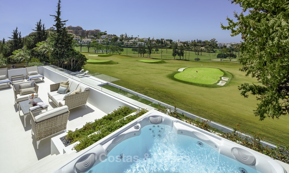 Prachtige volledig gerenoveerde luxe villa te koop, direct aan de golfbaan, Nueva Andalucia, Marbella 14251