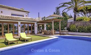 Charmante, zeer ruime villa in Mediterrane stijl te koop, op loopafstand van het strand, Oost Marbella 14481 