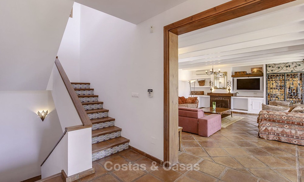 Charmante, zeer ruime villa in Mediterrane stijl te koop, op loopafstand van het strand, Oost Marbella 14483