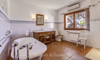 Charmante, zeer ruime villa in Mediterrane stijl te koop, op loopafstand van het strand, Oost Marbella 14486 