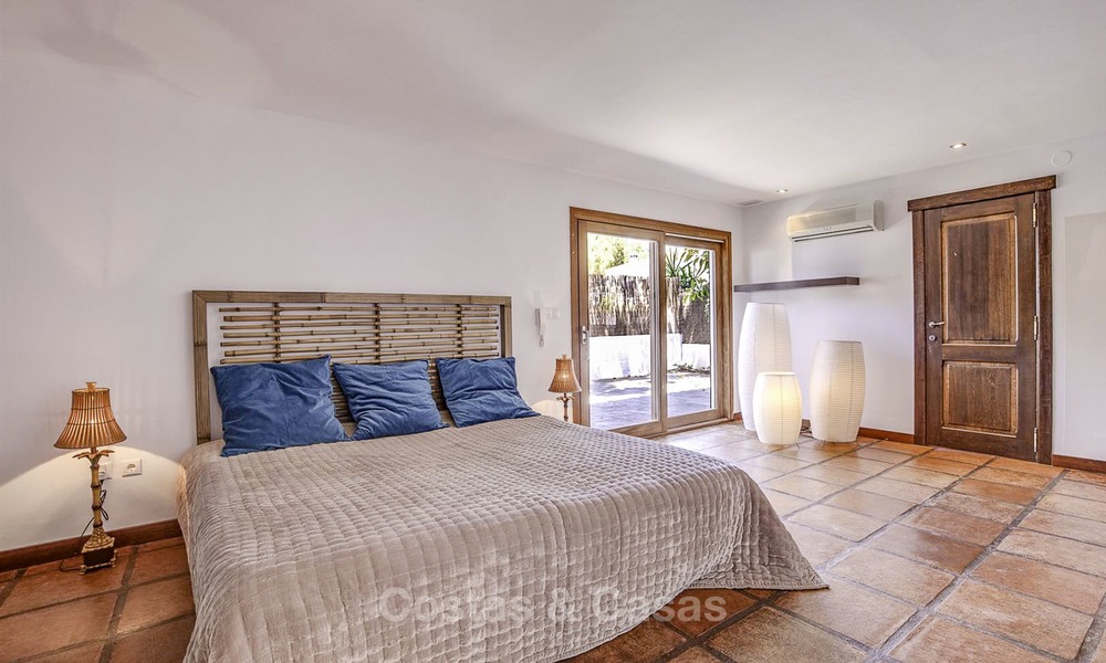 Charmante, zeer ruime villa in Mediterrane stijl te koop, op loopafstand van het strand, Oost Marbella 14487