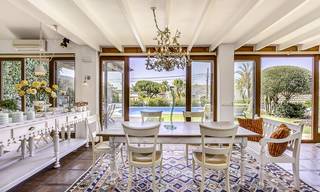 Charmante, zeer ruime villa in Mediterrane stijl te koop, op loopafstand van het strand, Oost Marbella 14496 