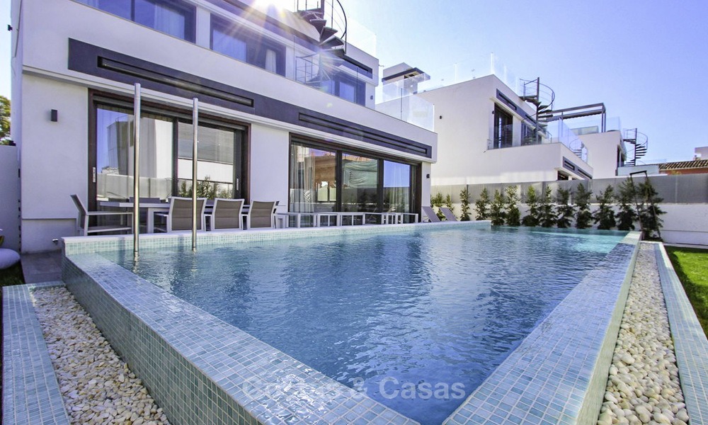 Gloednieuwe luxe villa aan het strand te koop op de Golden Mile, Marbella, op wandelafstand van het strand en Puerto Banus 14445