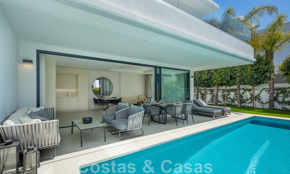 Luxe villa aan het strand te koop op de Golden Mile, Marbella, op wandelafstand van het strand en Puerto Banus 801479