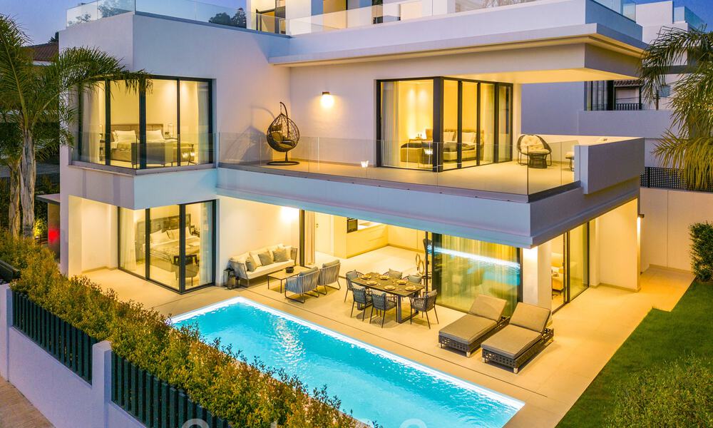 Luxe villa aan het strand te koop op de Golden Mile, Marbella, op wandelafstand van het strand en Puerto Banus 801481