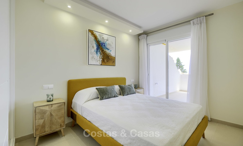 Volledig gerenoveerd appartement met panoramisch zeezicht te koop, direct aan het strand, Mijas Costa 14647