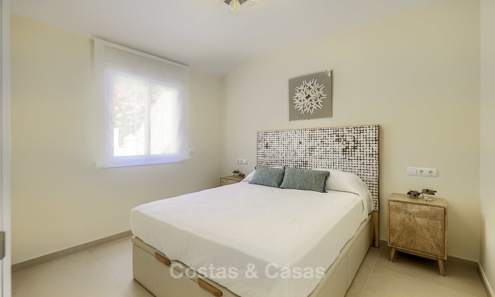 Volledig gerenoveerd appartement met panoramisch zeezicht te koop, direct aan het strand, Mijas Costa 14650