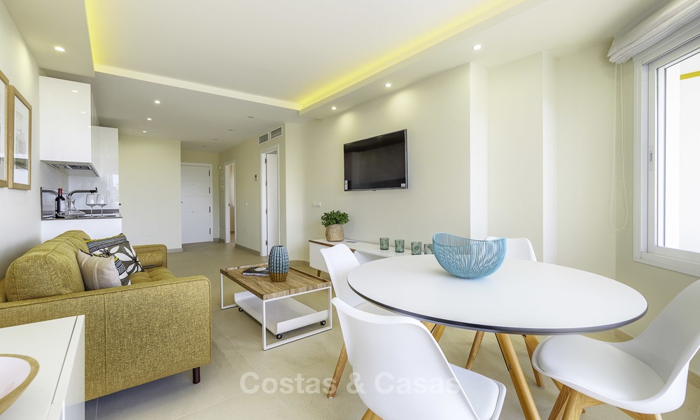 Volledig gerenoveerd appartement met panoramisch zeezicht te koop, direct aan het strand, Mijas Costa 14658