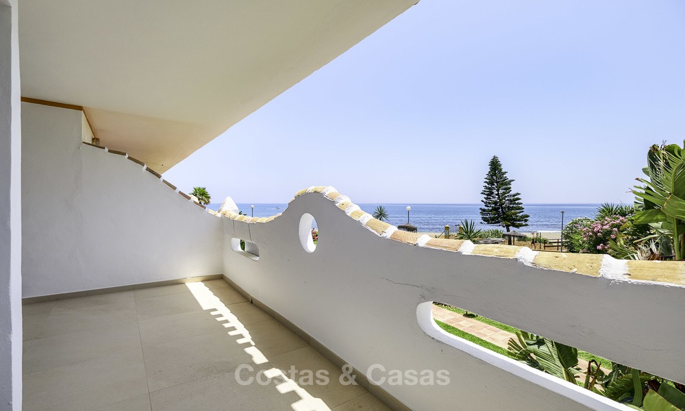 Volledig gerenoveerd appartement met panoramisch zeezicht te koop, direct aan het strand, Mijas Costa 14659