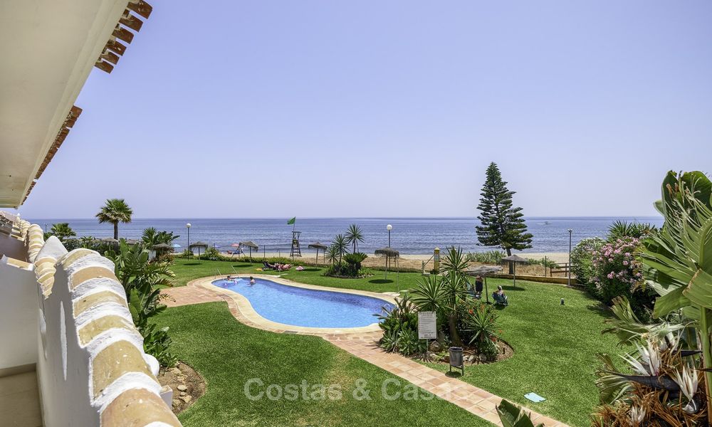 Volledig gerenoveerd appartement met panoramisch zeezicht te koop, direct aan het strand, Mijas Costa 14662