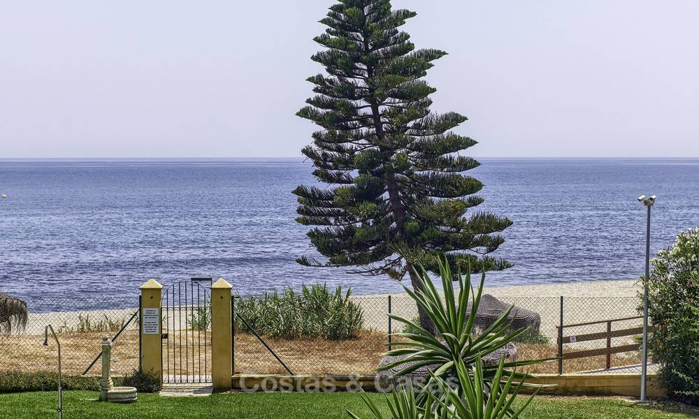 Volledig gerenoveerd appartement met panoramisch zeezicht te koop, direct aan het strand, Mijas Costa 14663