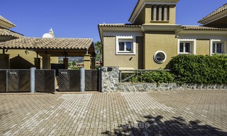 Recentelijk gerenoveerde half vrijstaande woning met spectaculaire uitzichten te koop, eerstelijnsgolf te Oost Marbella 14693 