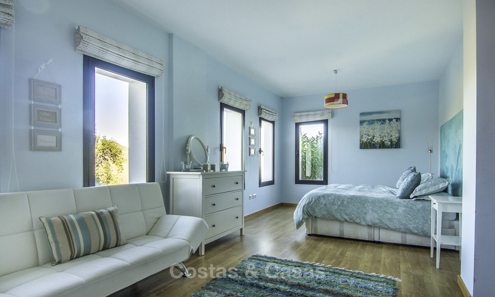 Prachtige modern-Andalusische villa met spectaculair panoramisch zeezicht te koop in Oost-Marbella 14813
