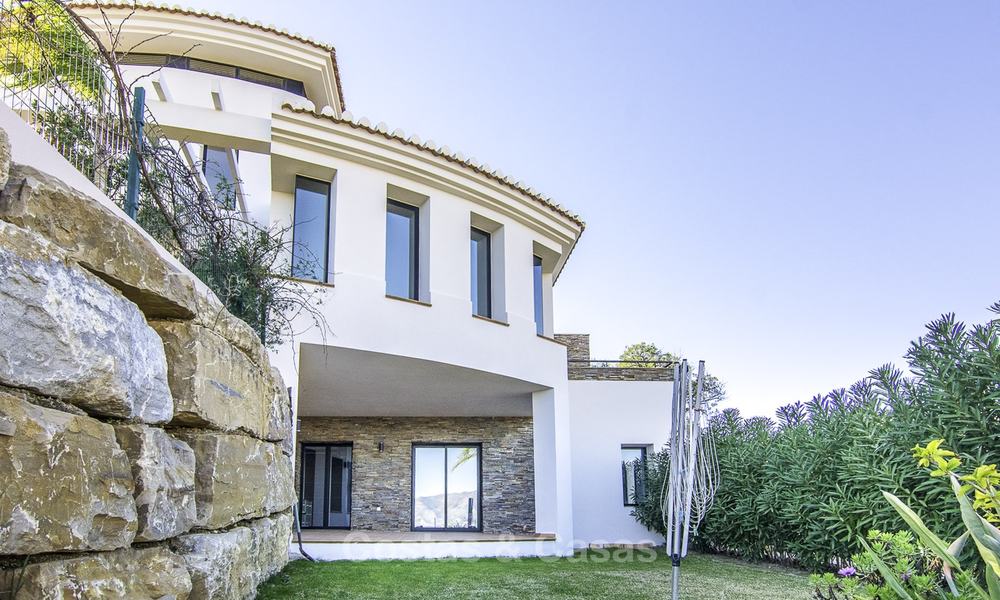 Prachtige modern-Andalusische villa met spectaculair panoramisch zeezicht te koop in Oost-Marbella 14817
