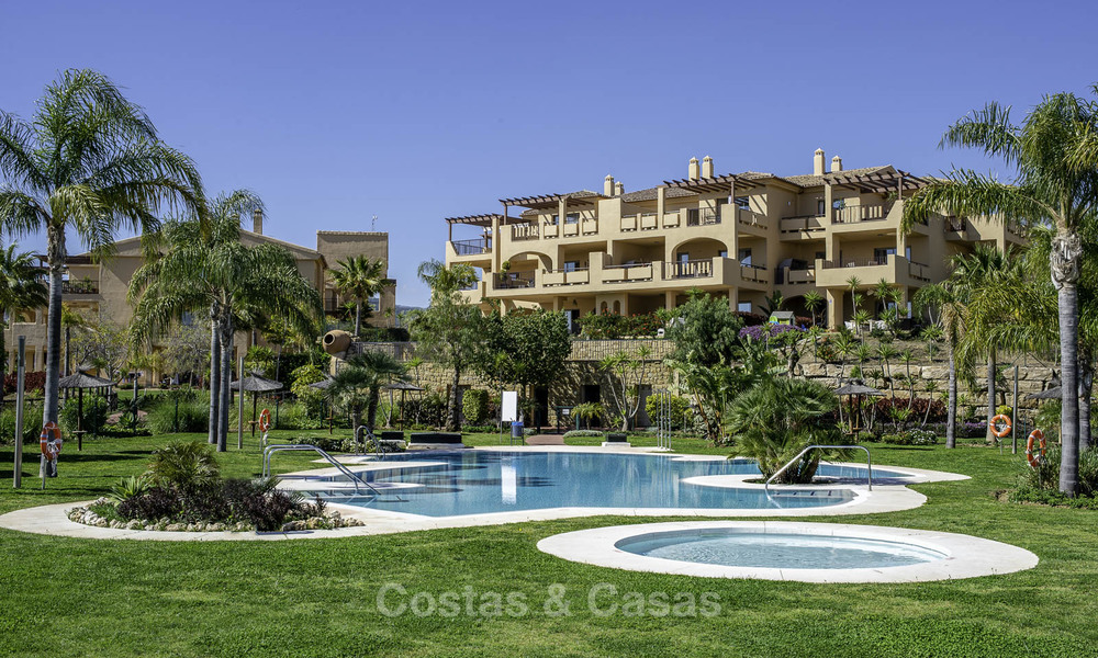 Te koop: instapklare, charmante luxe appartementen in Andalusische stijl, met adembenemend zeezicht, Benahavis - Marbella 14838