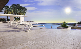 Nieuwe modern-hedendaagse luxe villa met panoramisch zeezicht te koop, in een exclusief golf resort in Marbella - Benahavis 14868 