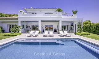 Elegante en zeer ruime modern-klassieke villa te koop, direct aan de golfbaan in Elviria, Oost-Marbella 14872 