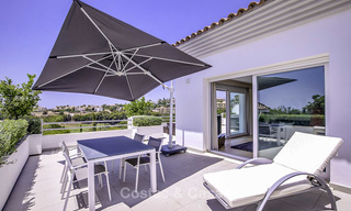 Elegante en zeer ruime modern-klassieke villa te koop, direct aan de golfbaan in Elviria, Oost-Marbella 14885 