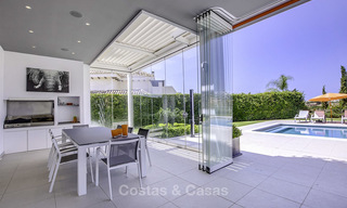 Elegante en zeer ruime modern-klassieke villa te koop, direct aan de golfbaan in Elviria, Oost-Marbella 14910 