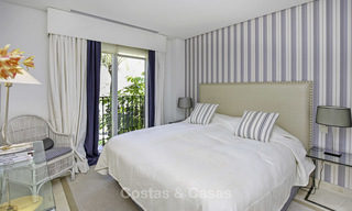 Ruim penthouse appartement met prachtig zeezicht te koop, in een luxe complex in de Golfvallei van Nueva Andalucia, Marbella 17460 