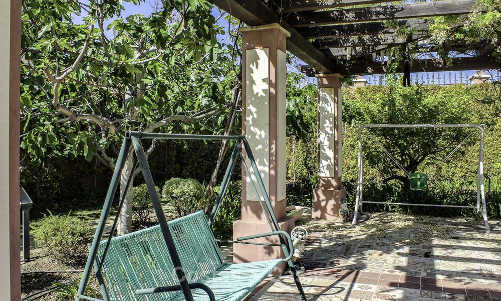 Majestueuze Andalusische luxe villa te koop, op een groot perceel in een exclusief golfresort en met adembenemend zeezicht in Benahavis - Marbella 15032