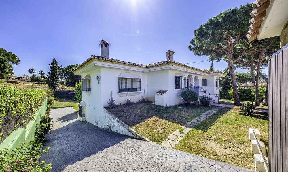 Ruime klassieke villa met uitstekend potentieel te koop in een rustige omgeving van Elviria in Oost-Marbella 15189