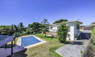 Ruime klassieke villa met uitstekend potentieel te koop in een rustige omgeving van Elviria in Oost-Marbella 15191 