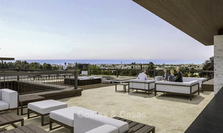 Nieuwe supergrote moderne luxe villa's te koop, op loopafstand van Puerto Banus op de Golden Mile in Marbella 15322 