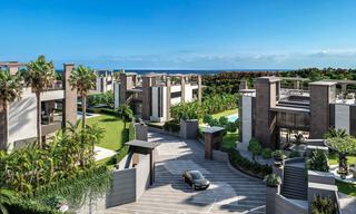Nieuwe supergrote moderne luxe villa's te koop, op loopafstand van Puerto Banus op de Golden Mile in Marbella 29465 