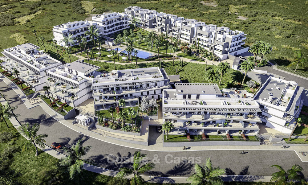 Nieuwe moderne appartementen met zeezicht te koop, op loopafstand van het strand en voorzieningen, Estepona 15375