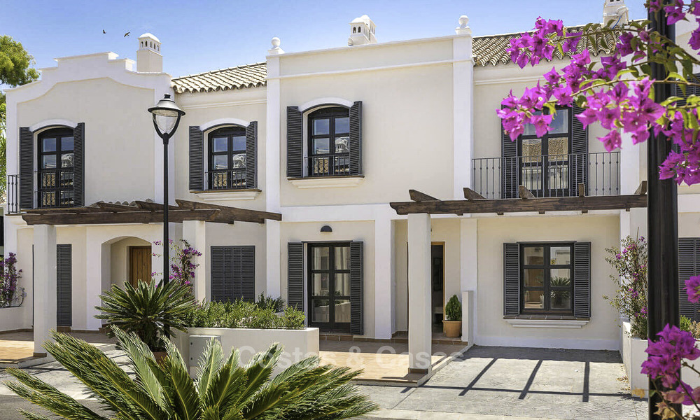Modern-mediterrane luxe schakelvilla te koop, klaar om in te trekken, strandzijde San Pedro, Marbella 15482