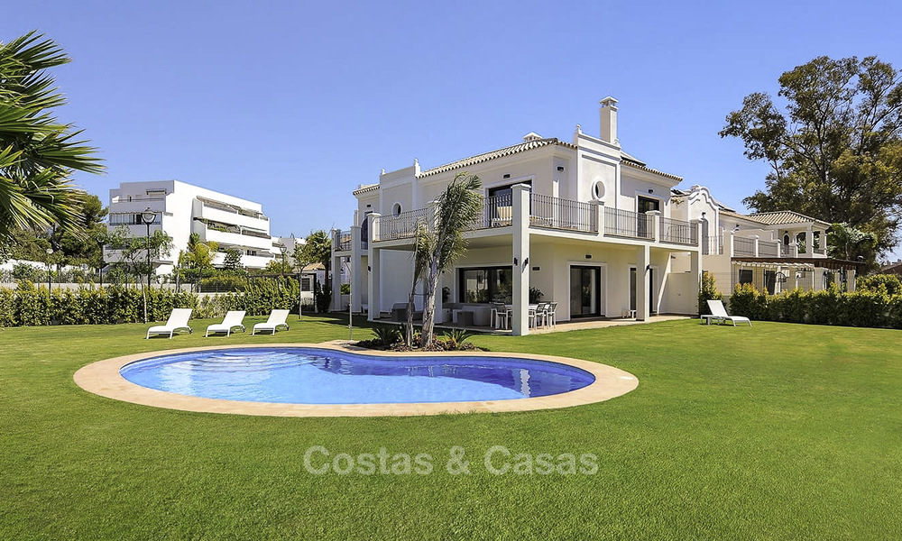 Nieuwe modern-mediterrane luxe villa te koop nabij het strand, instapklaar, Guadalmina Baja, Marbella 15500