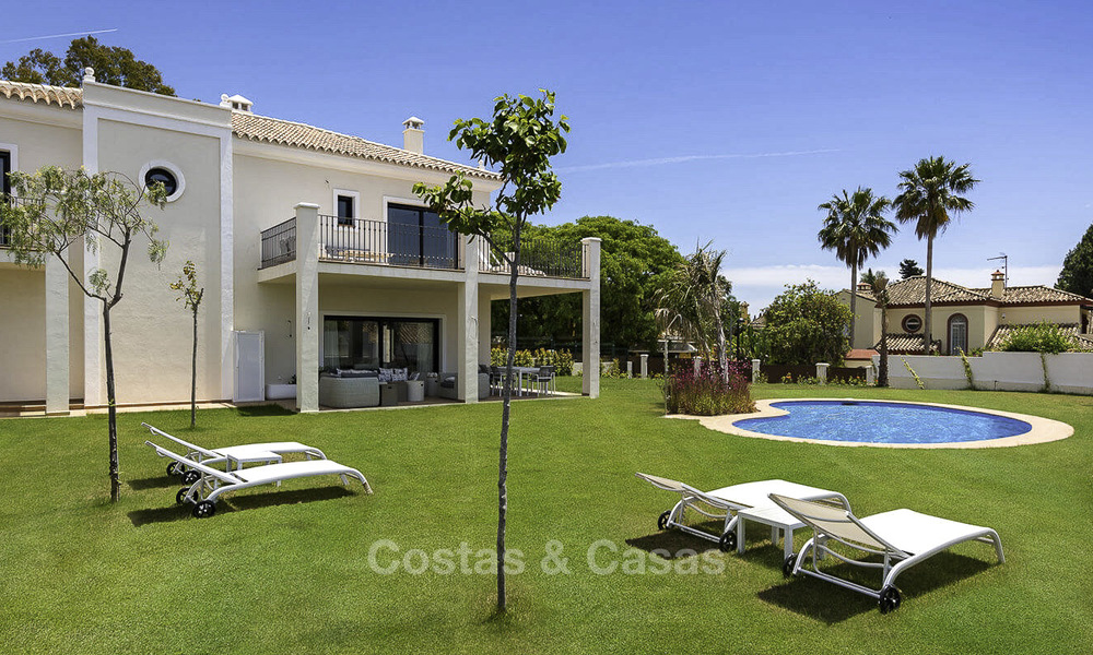 Nieuwe modern-mediterrane luxe villa te koop nabij het strand, instapklaar, Guadalmina Baja, Marbella 15502