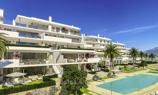 Moderne nieuwe appartementen met zeezicht te koop in één van de beste golfresorts, Casares, Costa del Sol 16708 