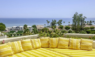 Penthouse met privé zwembad en panoramisch zee-, golf- en bergzicht te koop in een eerstelijnsstrand complex te koop in Guadalmina Baja, Marbella 16015 