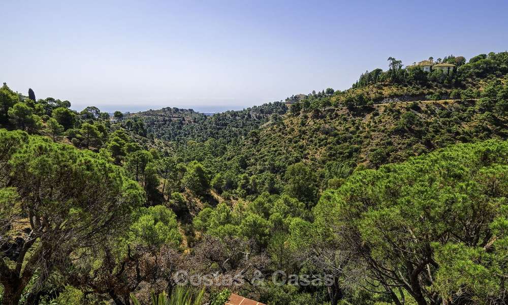 Gezellige villa in traditionele stijl te koop, met uitzicht op zee en de bergen, in El Madroñal, Benahavis - Marbella 16041