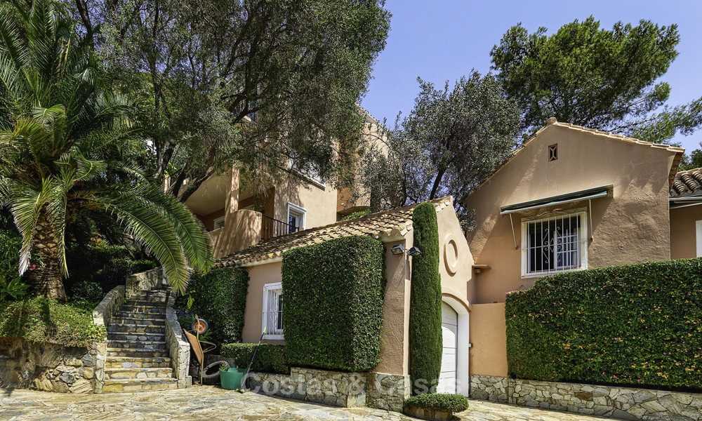 Gezellige villa in traditionele stijl te koop, met uitzicht op zee en de bergen, in El Madroñal, Benahavis - Marbella 16075