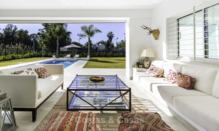 Instapklare luxueuze nieuwbouw villa in eigentijdse stijl te koop, vlakbij het strand en golfbaan, tussen Marbella en Estepona 16600 