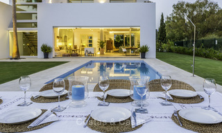 Instapklare luxueuze nieuwbouw villa in eigentijdse stijl te koop, vlakbij het strand en golfbaan, tussen Marbella en Estepona 16639 