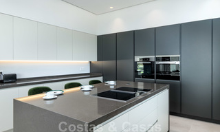 Prachtige eigentijdse luxe villa met uitzicht op zee en bergen te koop, Benahavis - Marbella 28036 