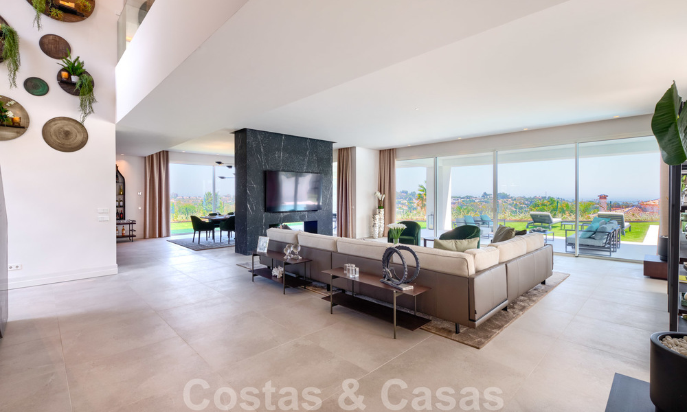 Prachtige eigentijdse luxe villa met uitzicht op zee en bergen te koop, Benahavis - Marbella 28037