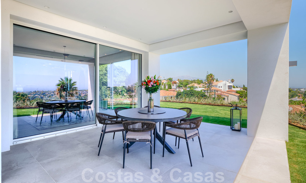 Prachtige eigentijdse luxe villa met uitzicht op zee en bergen te koop, Benahavis - Marbella 28039