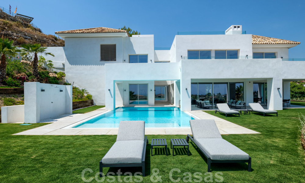 Prachtige eigentijdse luxe villa met uitzicht op zee en bergen te koop, Benahavis - Marbella 28044