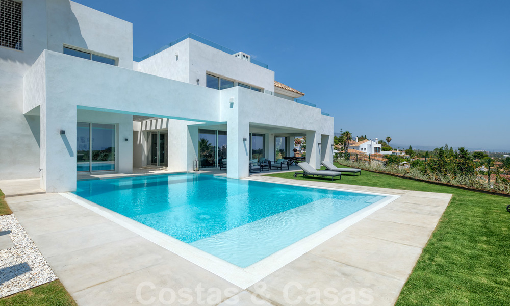 Prachtige eigentijdse luxe villa met uitzicht op zee en bergen te koop, Benahavis - Marbella 28046