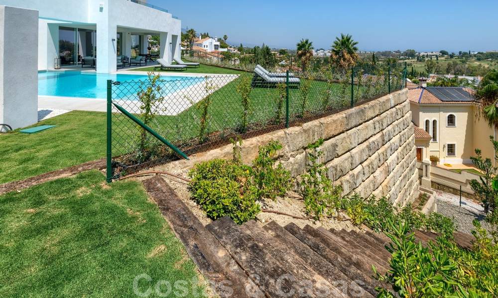 Prachtige eigentijdse luxe villa met uitzicht op zee en bergen te koop, Benahavis - Marbella 28047
