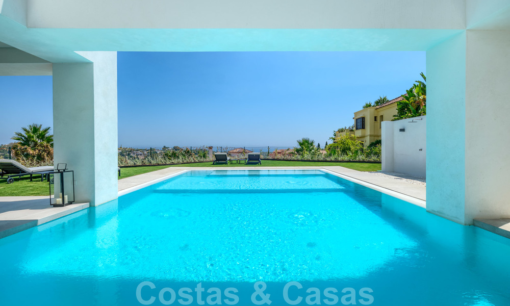Prachtige eigentijdse luxe villa met uitzicht op zee en bergen te koop, Benahavis - Marbella 28048