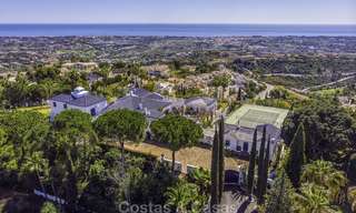 Imposante Andalusische villa met gastenverblijf, tennisveld en ongeëvenaard zeezicht te koop in El Madroñal, Benahavis - Marbella 15989 